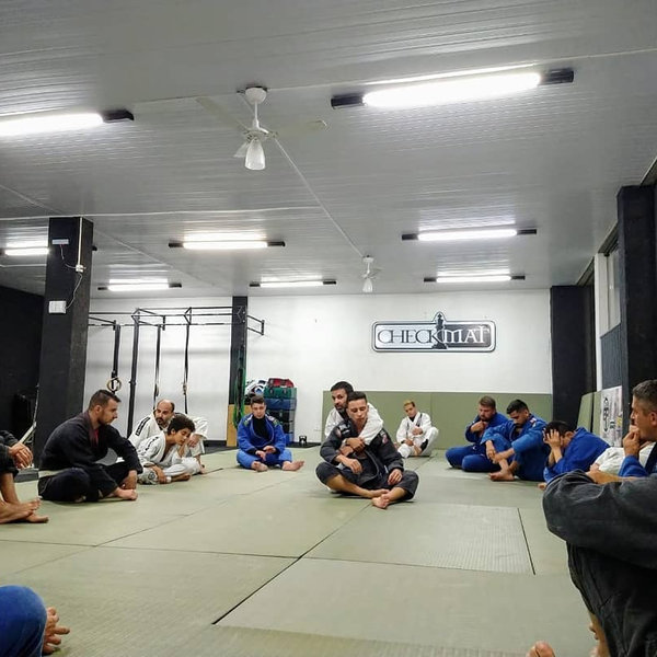 Aula no tatame da Checkmat Campo Largo